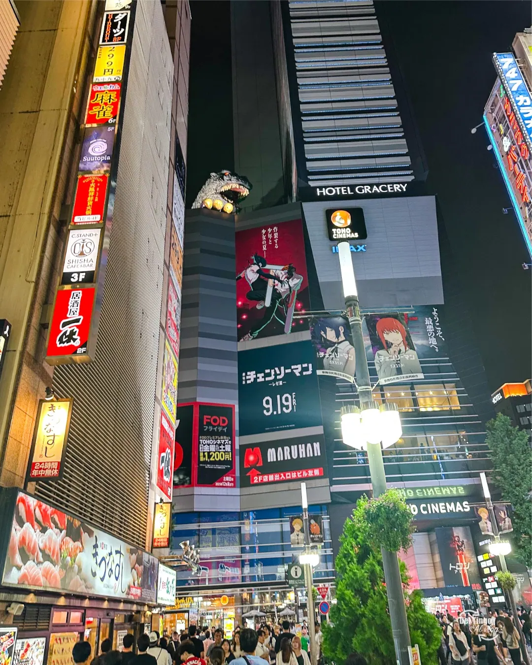 La cabeza de Godzilla del Hotel Gracery: el cierre de día perfecto, gratis y desde la calle