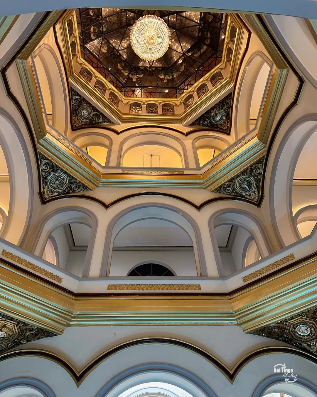 foto_282: cúpula del Palacio Nacional de Medellín bajo luz natural
