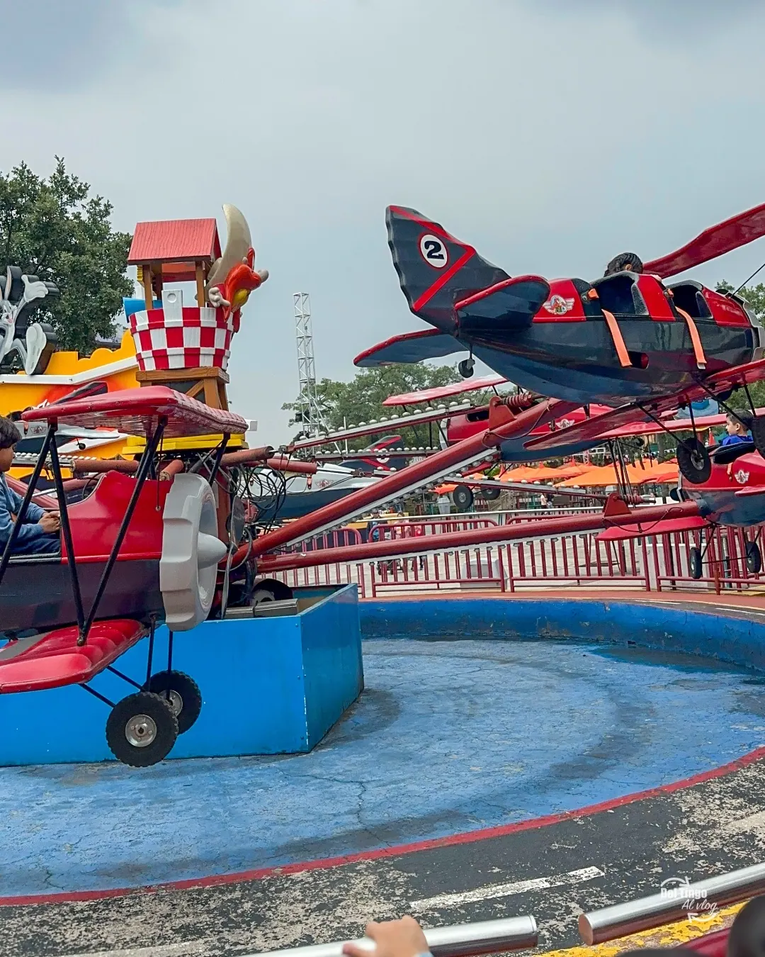 Carrusel de avionetas en Six Flags México